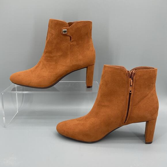 NEW Alfani Women’s PAAM Faux Leather Sleek Booties Brown Size 5.5M - Picture 2 of 10